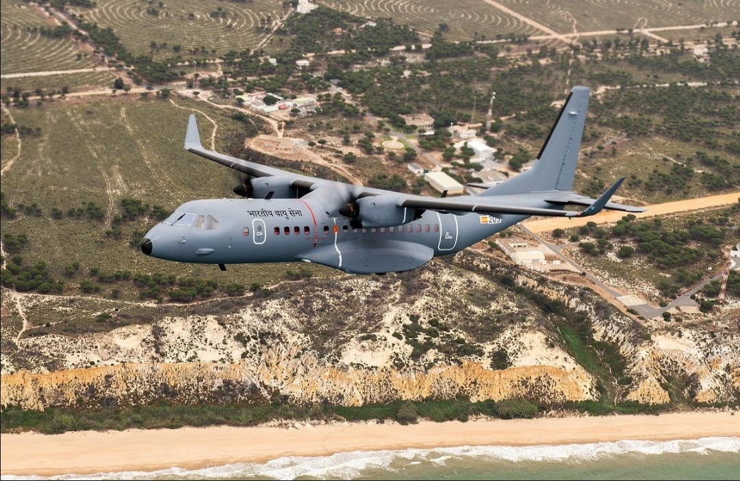 C-295 Transport Aircraft : अब बचकर कहां जाएंगे दुश्मन…! भारतीय वायुसेना के नए युग की हुई शुरुआत, शामिल हुआ C-295 परिवहन विमान, जानें खासियत…